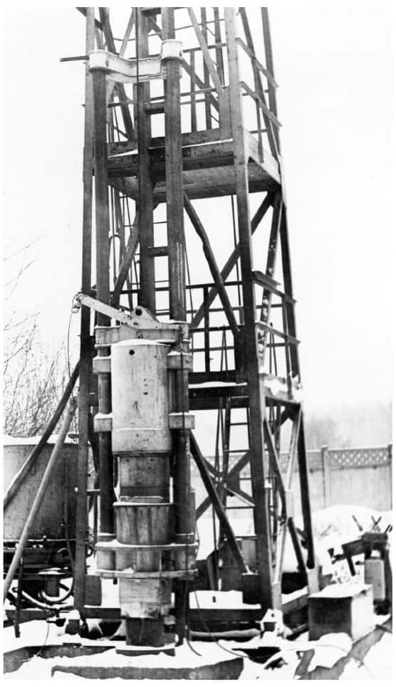 Figure 1-10 Rod Type Diesel Hammer