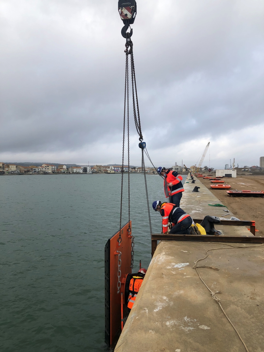 Supervised installation of the first SFT Cone Fender System for Port-La Nouvelle in France